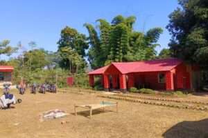 red coloured cottage in purulia ajodya hill