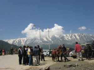Way to Gulmarg