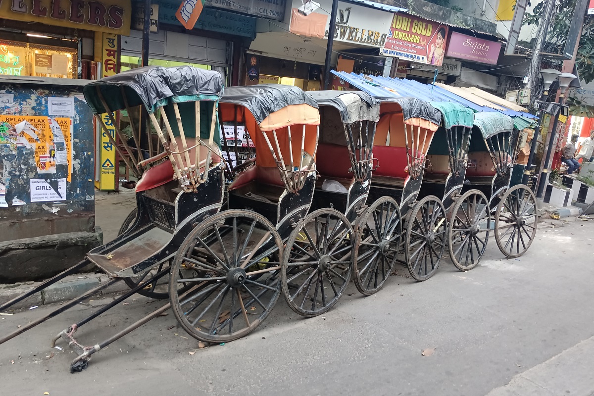 Pulling Ricksaw in Kolkata tour package