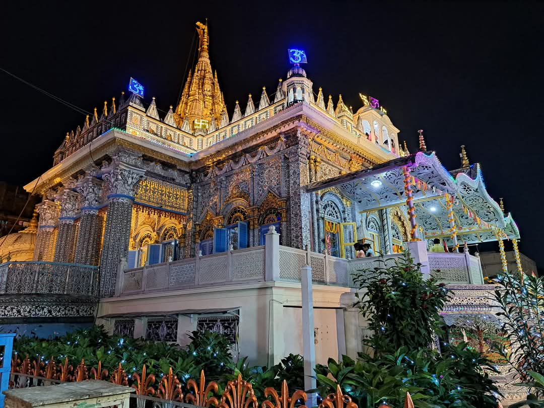 Pareshnath Jain temple in Kolkata