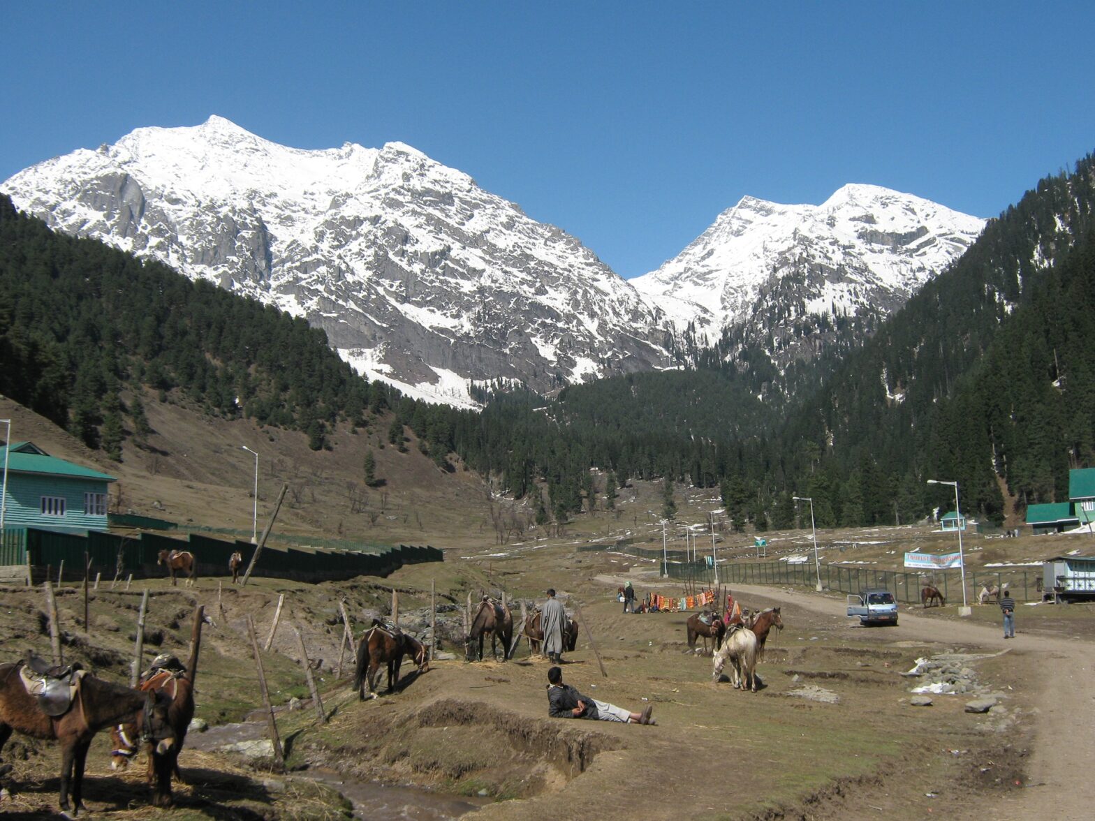 aru valley in kashmir tour