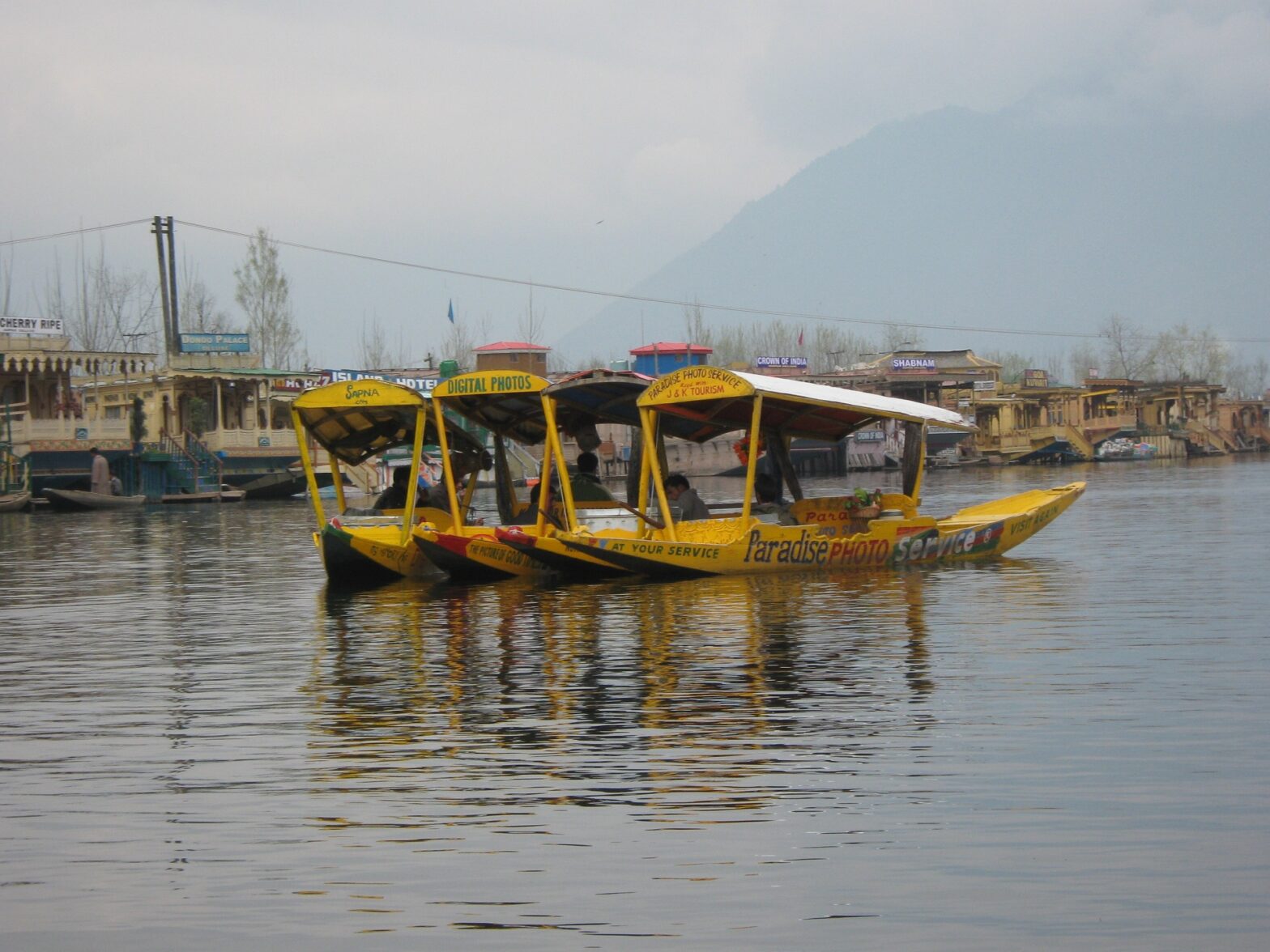 sikara ride at dal lake in srinagar kashmir