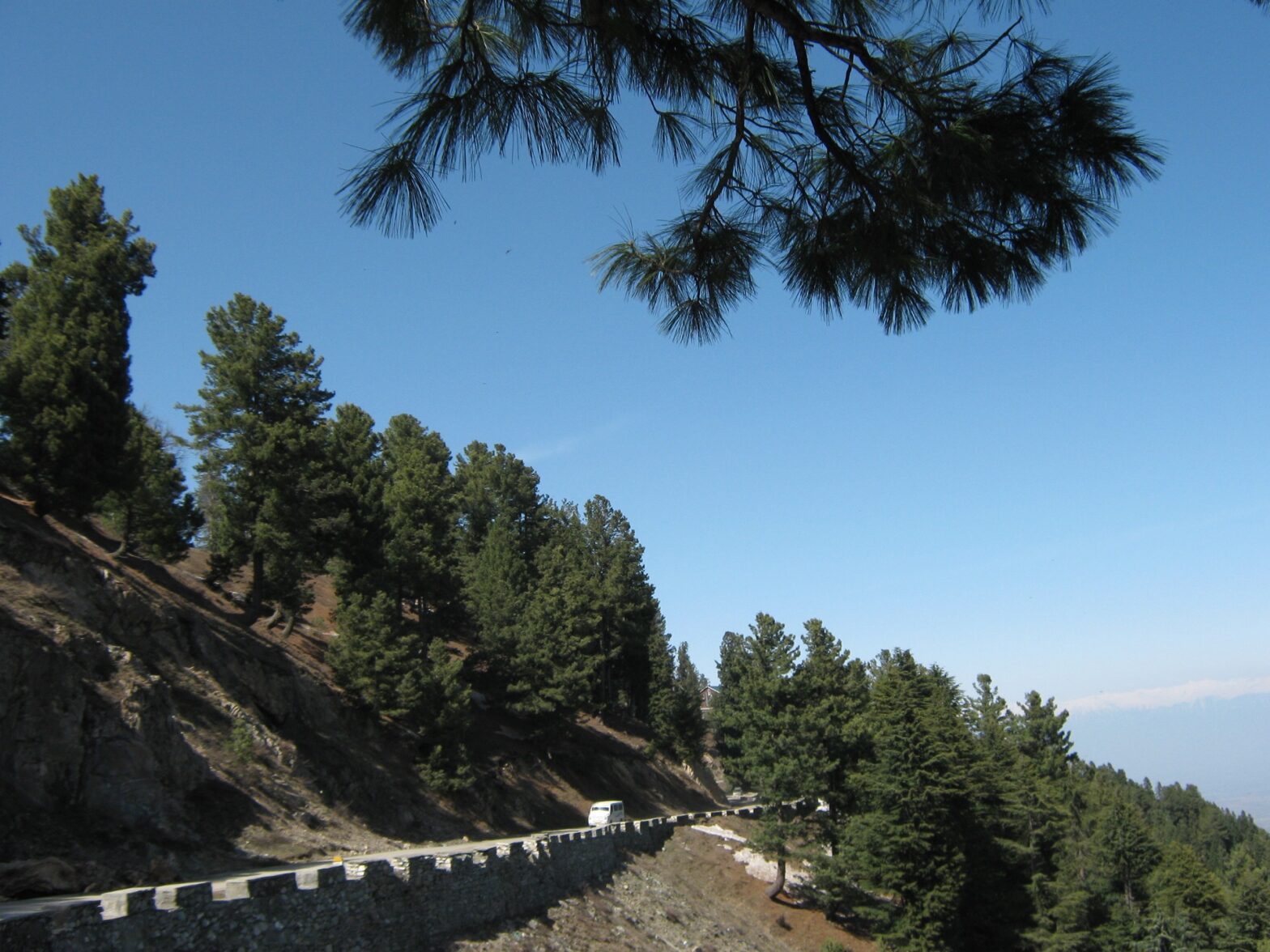 srinagar to pahalgam road kashmir