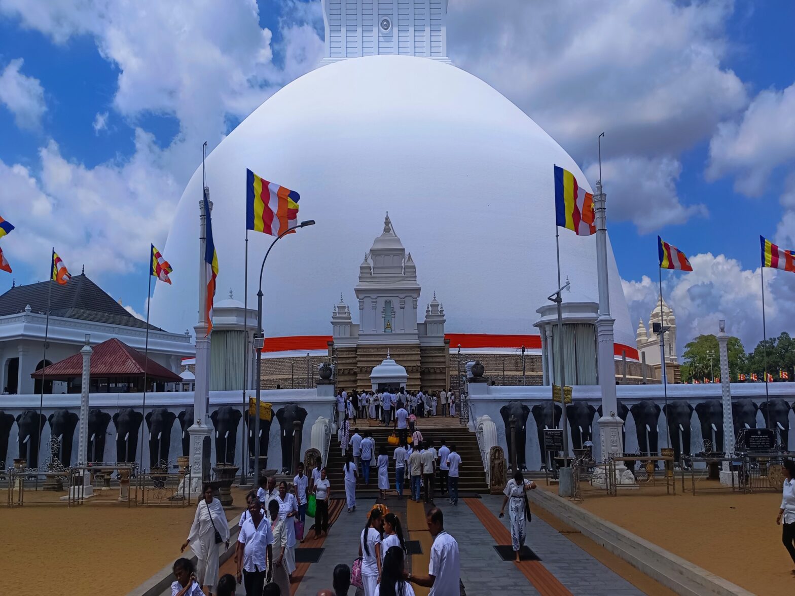 Rumanweli Maha Seya Anuradhapura srilanka tour